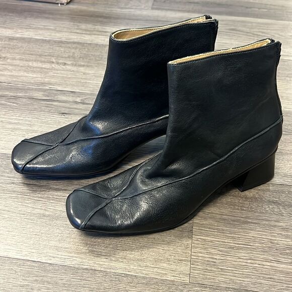 Unity in Diversity  Grosetto Black Leather Ankle Bootie US 8.5 - Picture 4 of 10